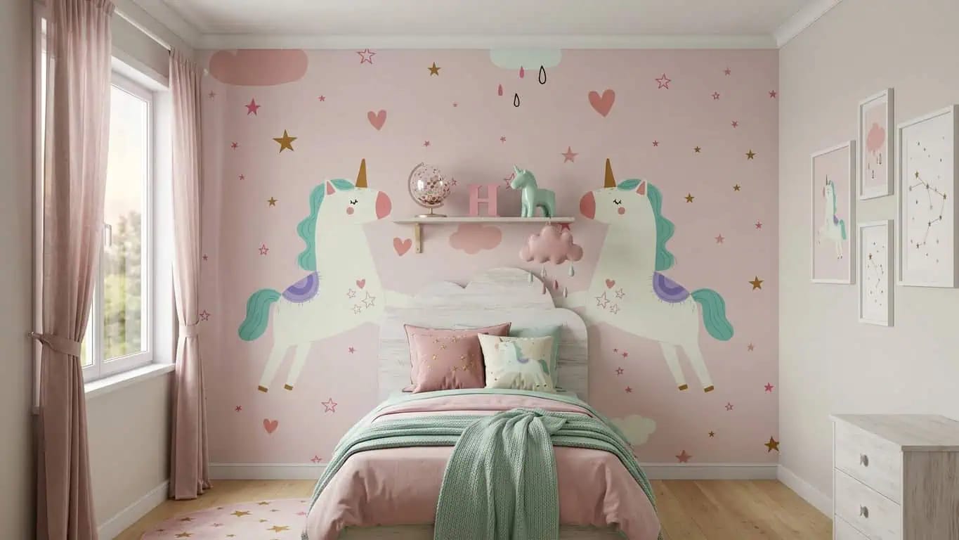 eenhoorn behang roze achter kinderbed in lichte kinderkamer